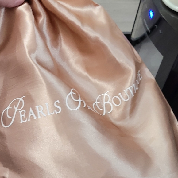 Beautiful human hair full lace wig from Pearl's Hair Boutique. Part anywhere! - Picture 4 of 10